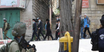 فلسطینی نوجوانوں کا جوابی حملہ چار صیہونی آبادکار زخمی