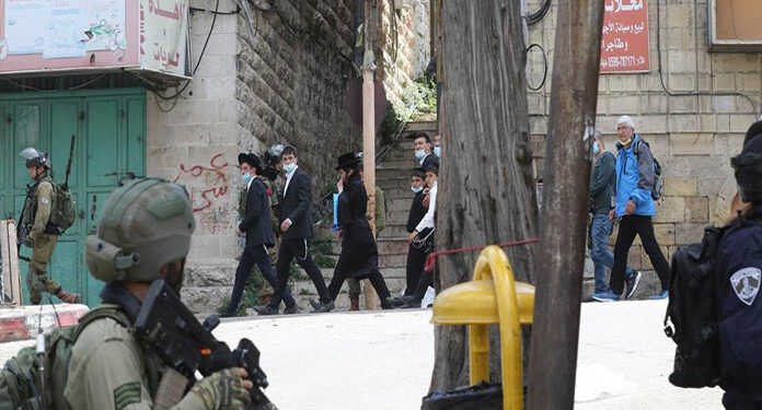 فلسطینی نوجوانوں کا جوابی حملہ چار صیہونی آبادکار زخمی