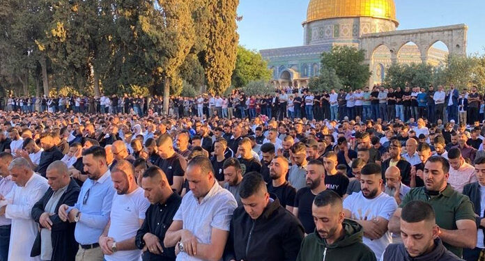 مقبوضہ بیت المقدس: ایک لاکھ سے زائد مسلمانوں نے عیدالاضحیٰ کی نماز ادا کی