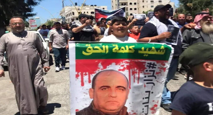 مقبوضہ فلسطین: صدر محمود عباس کوعہدے سے ہٹانے کے لیے مظاہرے جاری