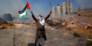 تنہاں فلسطینی شہری صیہونی ریاست کے سامنے ڈٹ گیا