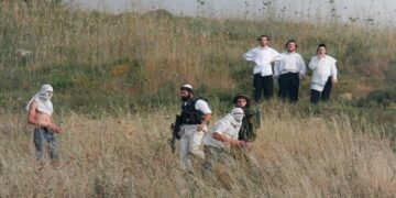 صیہونی آبادکاروں کافلسطینیوں کے گھروں پر حملہ