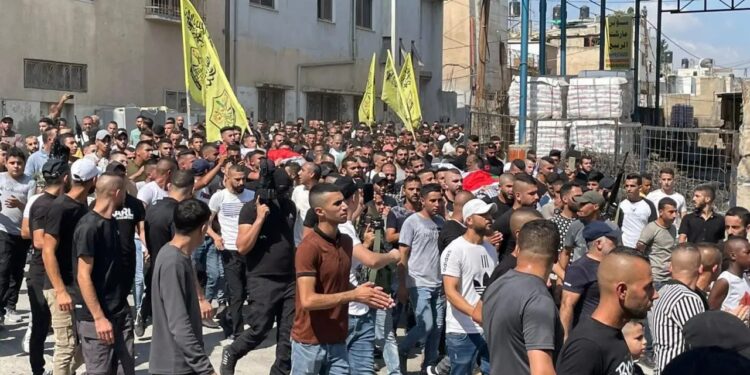 صیہونی دہشتگردی میں شہید فلسطینیوں کے جنازے میں ہزاروں افراد کی شرکت