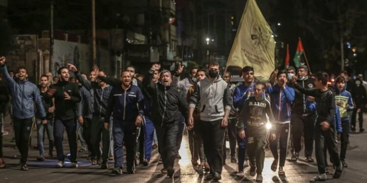 غزہ میں فلسطینیوں کے احتجاجی مظاہرے روکنے کی صہیونی فوج کی ناکام کوششیں جاری