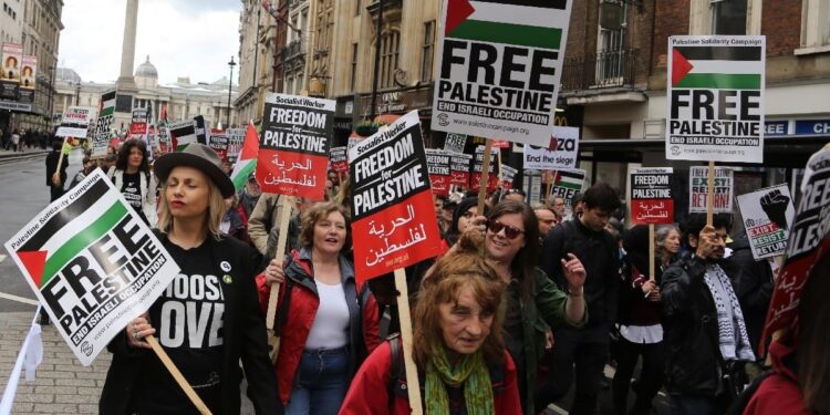برطانیہ میں لیبر پارٹی کا  فلسطینیوں پر مظالم کے خلاف اسرائیل پر پابندی کا مطالبہ