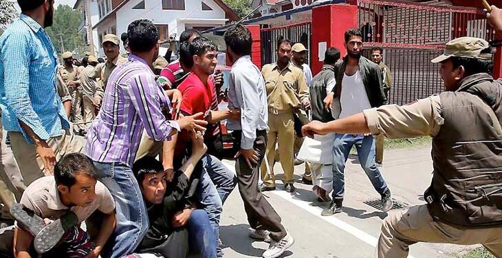 مقبوضہ کشمیر میں طلباء پر بھارتی فوجی تشدد