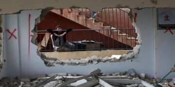 اسرائیلی بلدیہ کے حکم پرفلسطینی اپنا آبائی گھر مسمارکرنے پر مجبور