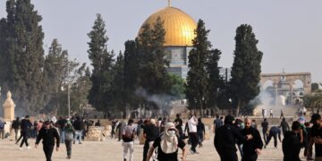 صہیونی آباد کاروں کا مسجد اقصٰی پر دھاوا، 16 سے زائد فلسطینی زخمی