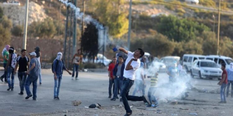 مقبوضہ فلسطین: بیرزیت یونیورسٹی کے طلبہ پرصہیونی فوجی فائرنگ اور تشدد