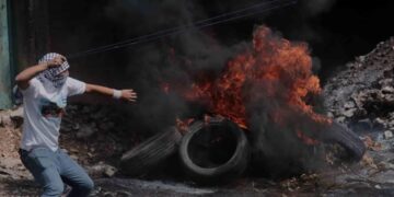 قابض فوج کا فلسطینی مظاہرین پر بدترین تشدد: 4 شدید زخمی، درجنوں گرفتار