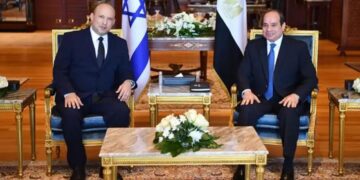 صہیونی وزیراعظم اپنے پہلے سرکاری دورے پر مصر پہنچ گئے