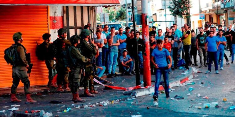 صہیونی فوج کا فلسطینی اسکول پر دھاوا اور گرفتاریاں
