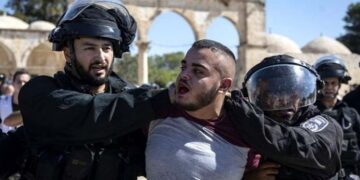 قبلہ اول پر صہیونیوں کا دھاوا: تصادم میں 16 سے زائد فلسطینی گرفتار درجنوں زخمی