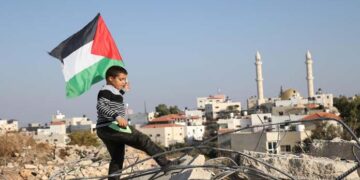 صہیونی بلدیہ نے فلسطینی جوڑے کا گھر مسمار کر دیا