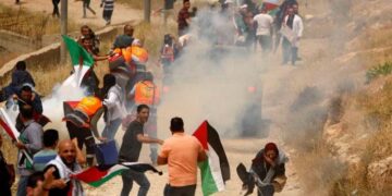 مقبوضہ بیت المقدس: صہیونی فوج اور فلسطینیوں کے مابین جھڑپیں، بدترین آنسو گیس شیلنگ