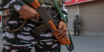 مقبوضہ کشمیر: ایک اوربھارتی فوجی ہلاک، مساجدمیں داخلے پر پابندی