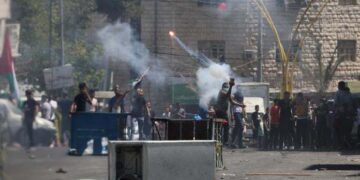 اسرائیلی فوج کا عدنان غیث کے گھر پر دھاوا، صہیونی فوج اور فلسطینیوں میں جھڑپیں