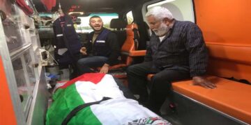 القدس : صہیونی فوج کی فائرنگ سے شہید فلسطینی ماں کا جسد خاکی ورثہ کے حوالے