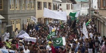 مقبوضہ کشمیر: بھارتی فوجی آپریشن کی آڑمیں کشمیریوں کی شہادتیں وادی میں احتجاجی مظاہرے