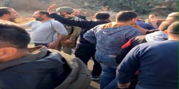 صہیونی فوج کا فلسطینی بچوں پر تشدد اسکول میں داخلے سے روک دیا