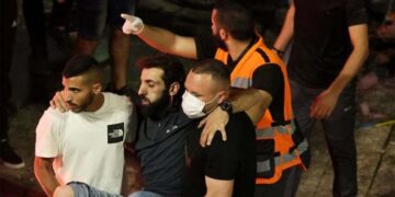 صہیونی آبادکاروں کا  فلسطینیوں پر حملہ، گاڑیاں تباہ کئی زخمی