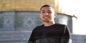 صہیونی فوج کا نہتے فلسطینی کے گھر پر دھاوا اور گرفتاری