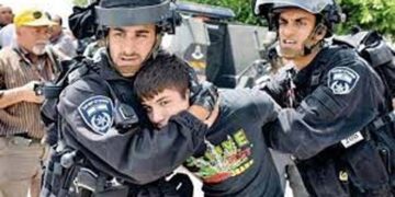 صہیونی فوج کا ایک اور نہتے فلسطینی پر حملہ اور گرفتاری