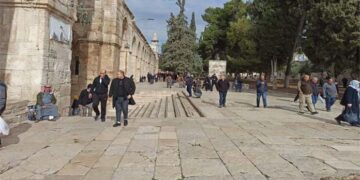 قابض صہیونی آبادکاروں کا ایک بار پھر قبلہ اول پر دھاوا، 12 فلسطینی زخمی، 6 گرفتار