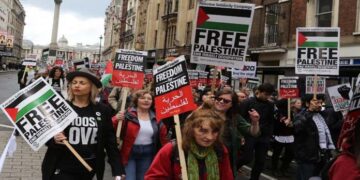 برطانیہ: الشیخ جراح میں صہیونی فوج کے ہاتھوں فلسطینیوں کی گھروں سے بے دخلی کے خلاف مظاہرے