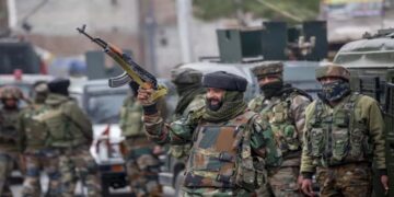 کشمیر میں بھارتی فوج نے یوم یکجہتی پر مزید 2 کشمیریوں کو شہید کر دیا،2 صحافی بھی گرفتار