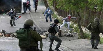 فلسطینی قیدیوں کےلیے مظاہرے پرصہیونی فوج کا شرکاء پر بدترین تشدد