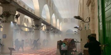 مسجد اقصیٰ میں صہیونی شرانگیزی، نمازیوں پرفوج کا تشدد اورصحن مسجد خالی کرالیا  