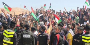 اردن میں صہیونی بربریت کے خلاف فلسطینیوں کی حمایت میں مظاہرے