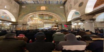 القدس: مسجد اقصیٰ میں فلسطینیوں کی ماہ صیام کی پہلی سحری اورنماز کی ادائیگی