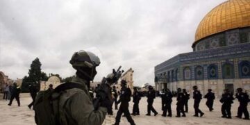 مسجد اقصیٰ پر صہیونی آبادکاروں کے دھاوے جاری، 8 فلسطینی زخمی