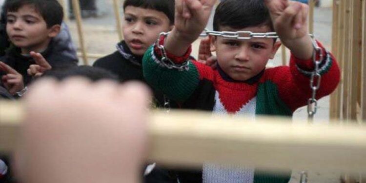 صہیونی زندانوں میں 500 سے زائد نو عمر فلسطینی بچے قید ہیں