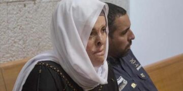 قابض حکام کا  فلسطینی قیدی خاتون کے جھلسے چہرے کی سرجری سے انکار
