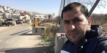 بین الاقوامی کمیشن کی صہیونی فوج کے ہاتھوں فلسطینی صحافی کی گرفتاری کی مذمت