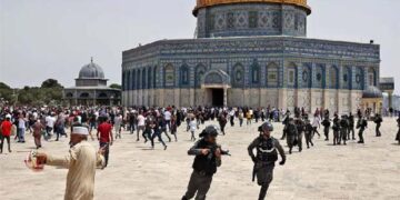 مسجد اقصیٰ پرصہیونی شرپسندوں کا دھاوا اور فلسطینیوں پرتشدد