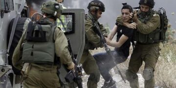 مغربی کنارے:صہیونی فوج کی کارروائیاں، ایک فلسطینی شہید، خواتین سمیت 31 زخمی