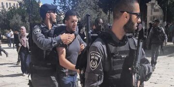 صہیونی پولیس نے قبلہ اول کے محافظ سمیت تین فلسطینیوں کو گرفتار کرلیا