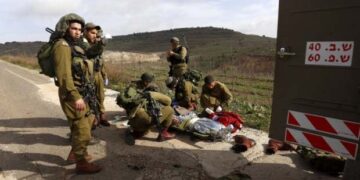 مزاحمت کاروں کا خوف، صہیونی فوجی نے ساتھیوں پر گاڑی چڑھادی