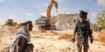 صہیونی فوج نے فلسطینیوں کے کمیونیٹی سینٹر کو مسمار کردیا