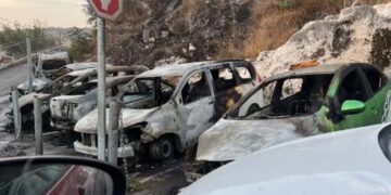 مزاحمت کاروں کی کارروائی، صہیونی آبادکاروں کی گاڑیوں کو آگ لگا دی