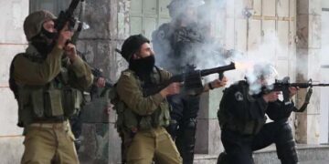 صہیونی فوج  نے فلسطینی کو فائرنگ سے شدید زخمی کیا اور پھر گرفتار کرلیا