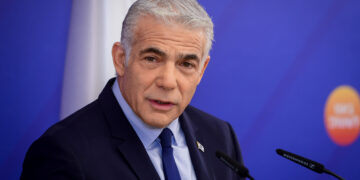 ایران کے خلاف طاقت کے استعمال سے گریز نہیں کریں گے، صہیونی وزیراعظم کی گیدڑ بھبکی