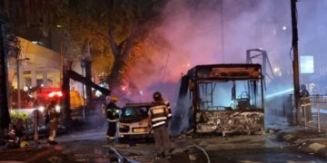 فلسطینیوں کا صہیونی بستی پر حملے کا صہیونی دعویٰ، گاڑیوں اور بسوں کو تباہ کردیا