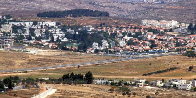 غیر قانو نی صہیونی بستی کے لئے فلسطینیوں کی مزید اراضی ضبط