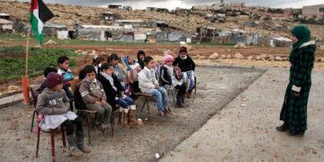 اسرائیل فلسطینیوں کے خلاف تمام غیر قانونی فوجی کارروائیوں کو فوری روکے، یورپی یونین