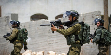 بیت عمر: صہیونی فوج  نے فلسطینی نوجوان کوفائرنگ سے زخمی کردیا